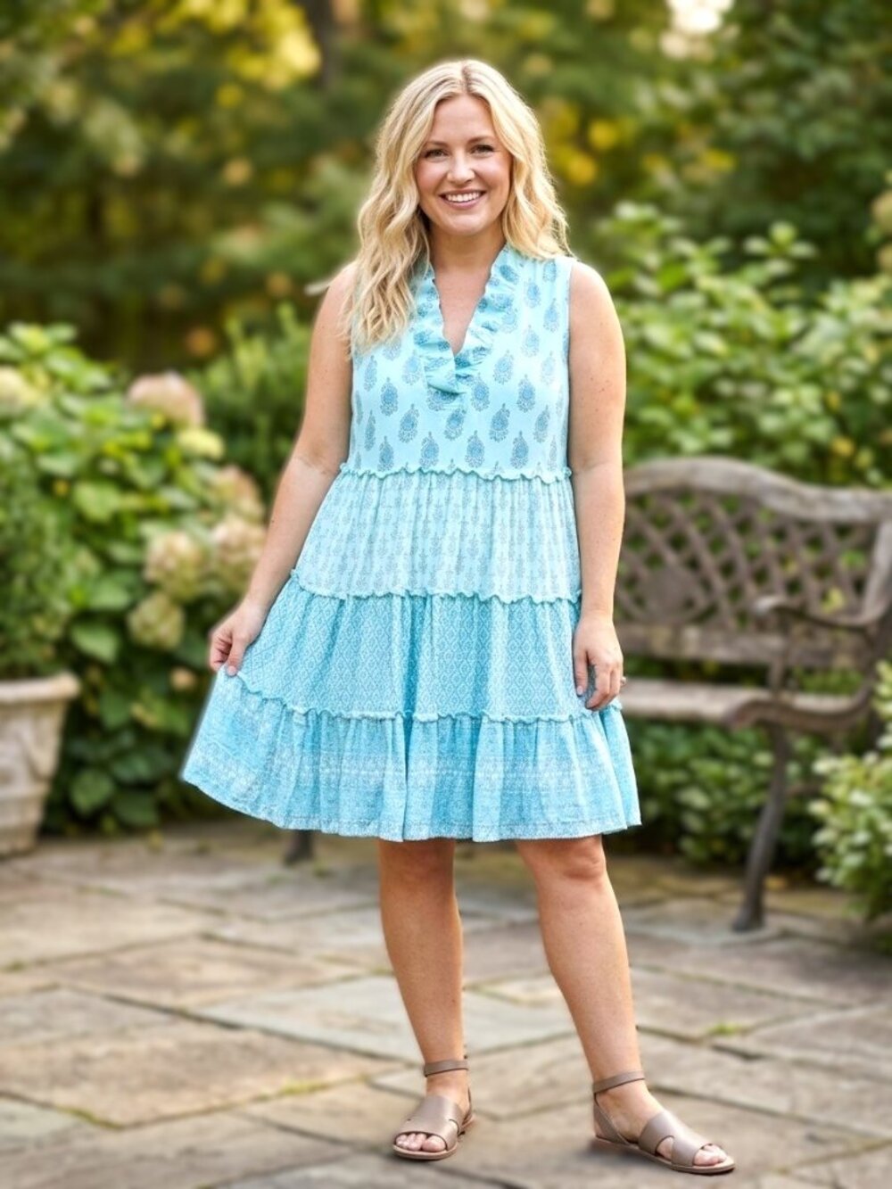 CROWN & IVY Sleeveless Tiered Dress. Size PXL